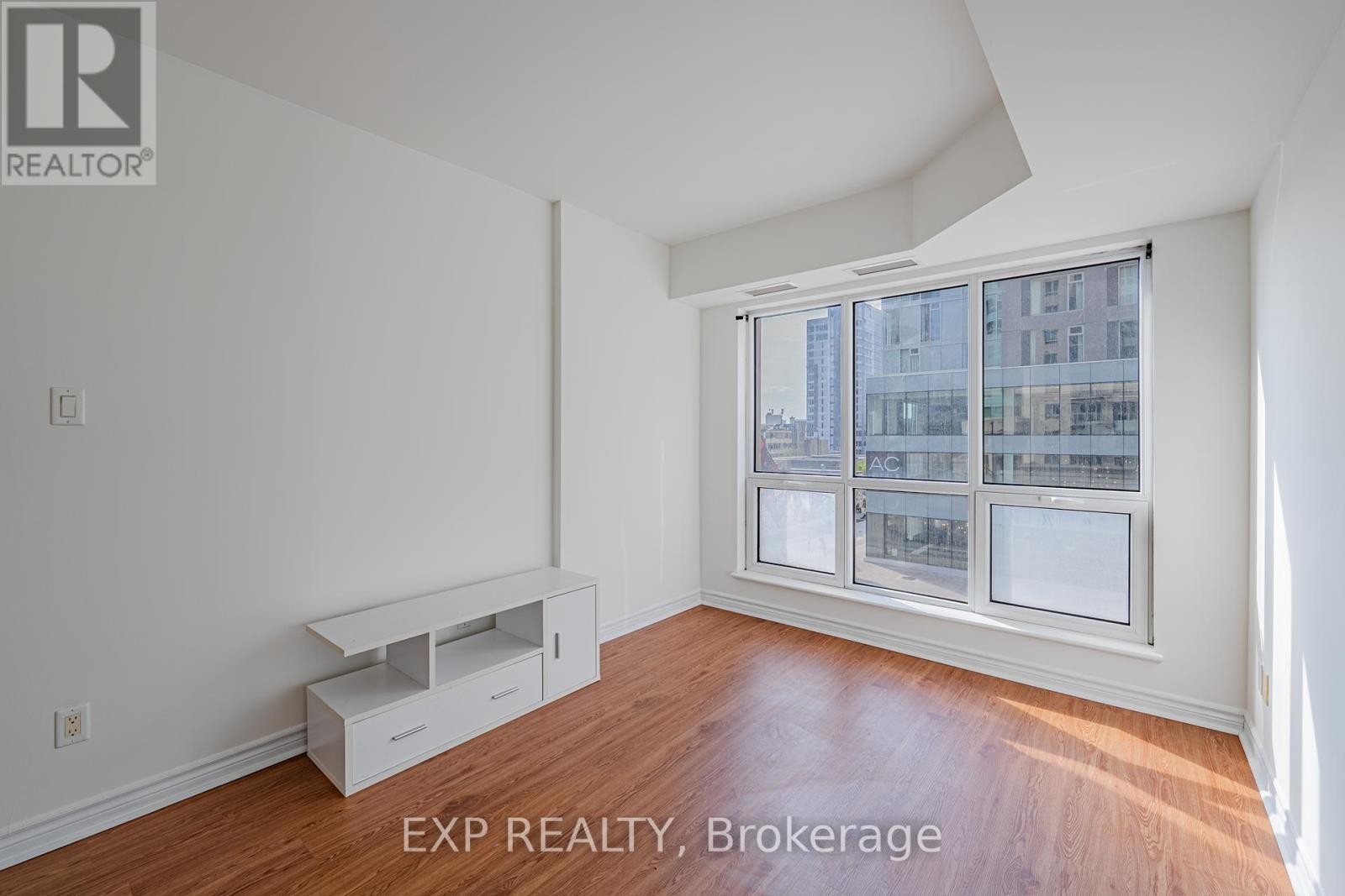 












302 - 200 RIDEAU STREET

,
Ottawa,




Ontario
K1N5Y1

