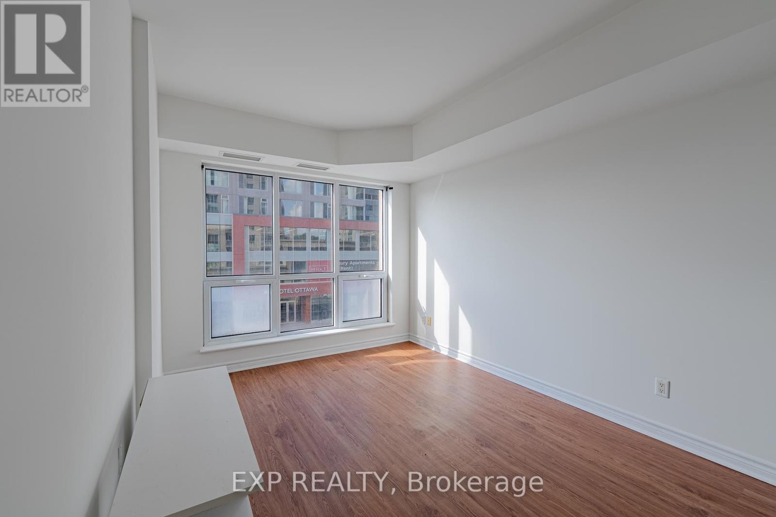 












302 - 200 RIDEAU STREET

,
Ottawa,




Ontario
K1N5Y1

