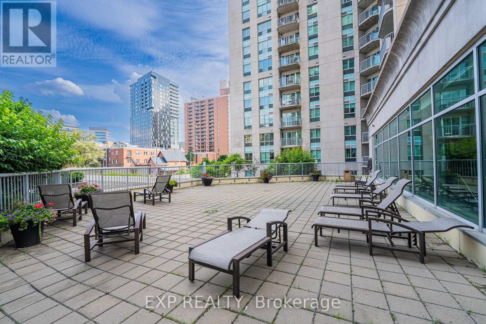 












302 - 200 RIDEAU STREET

,
Ottawa,




Ontario
K1N5Y1

