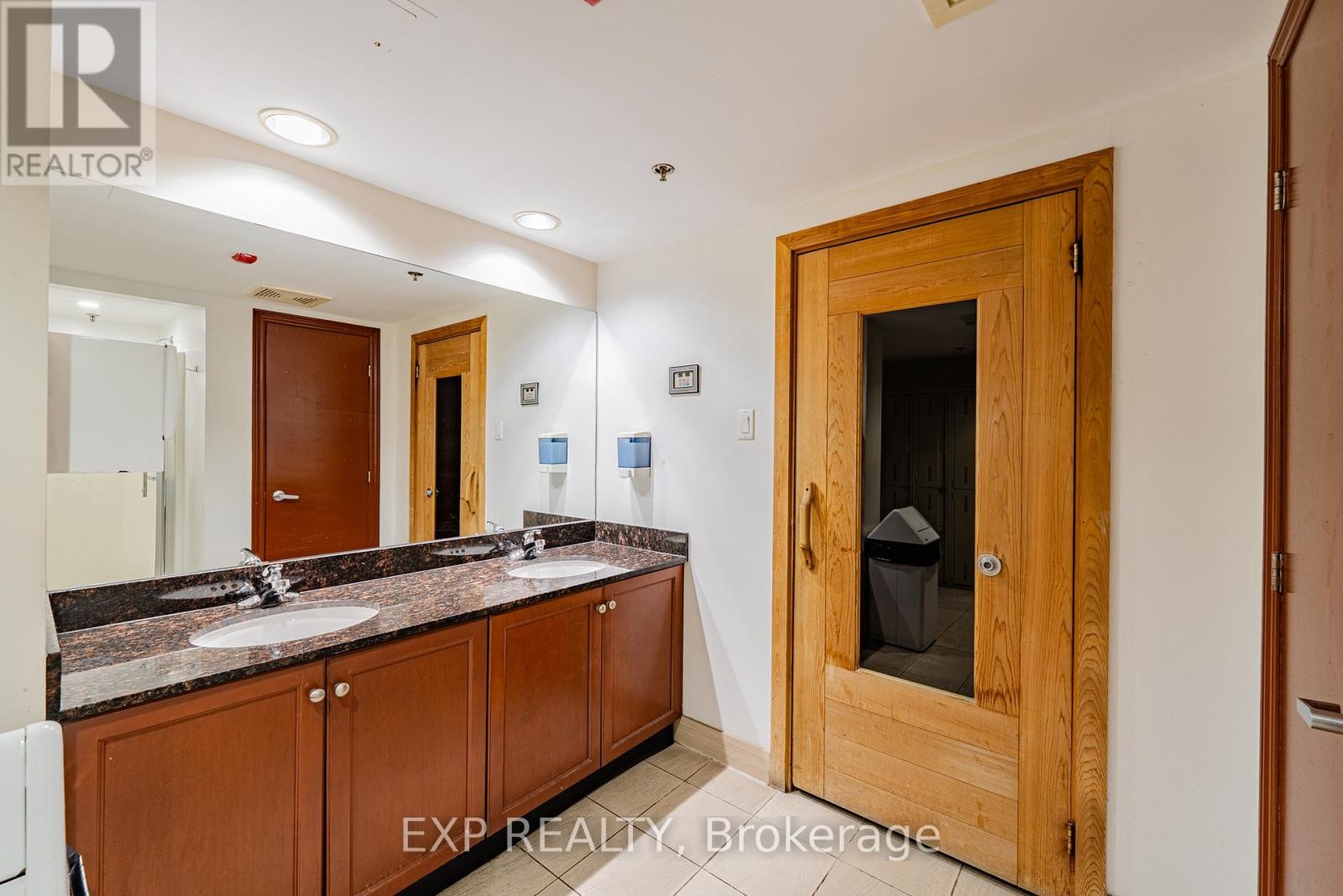 












302 - 200 RIDEAU STREET

,
Ottawa,




Ontario
K1N5Y1

