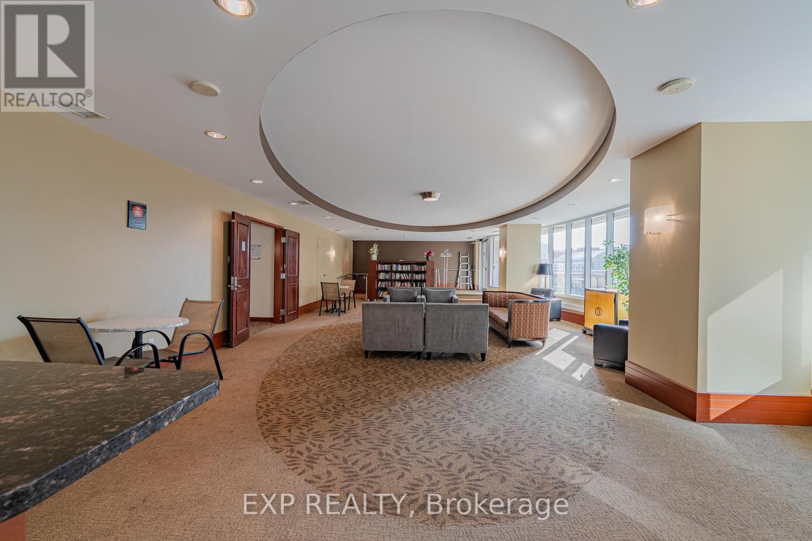 












302 - 200 RIDEAU STREET

,
Ottawa,




Ontario
K1N5Y1

