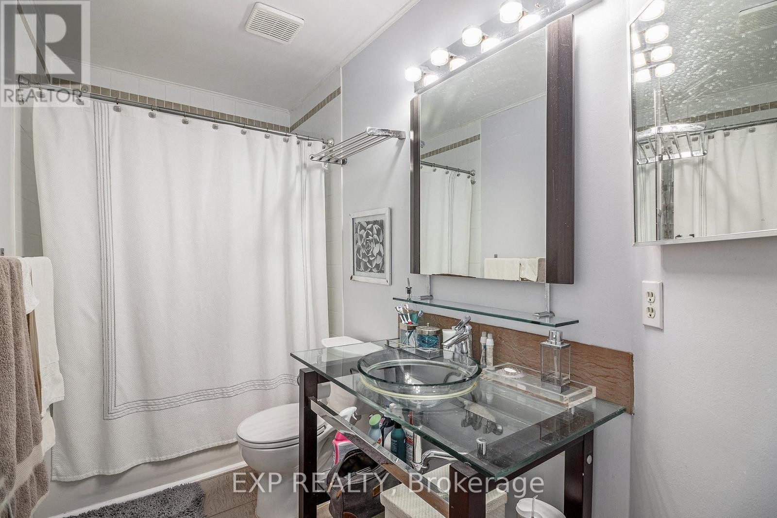 












302 COTE-ROYALE CRESCENT

,
Ottawa,




Ontario
K1E3L7


