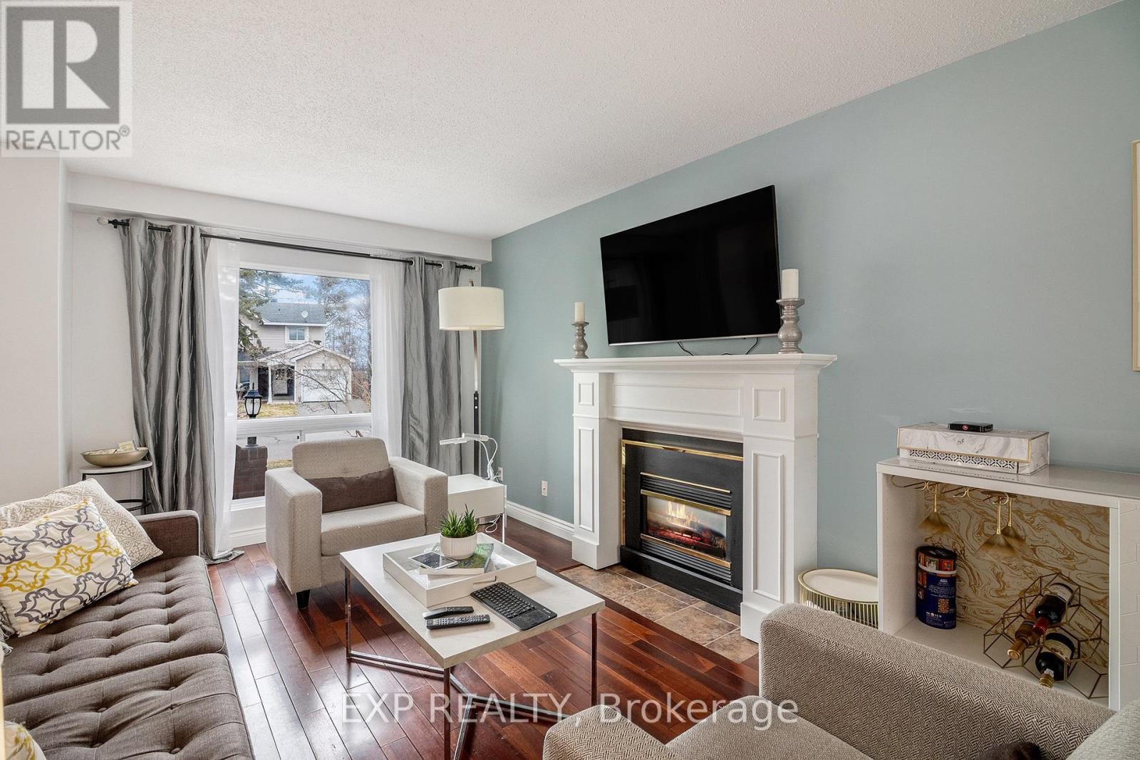 












302 COTE-ROYALE CRESCENT

,
Ottawa,




Ontario
K1E3L7


