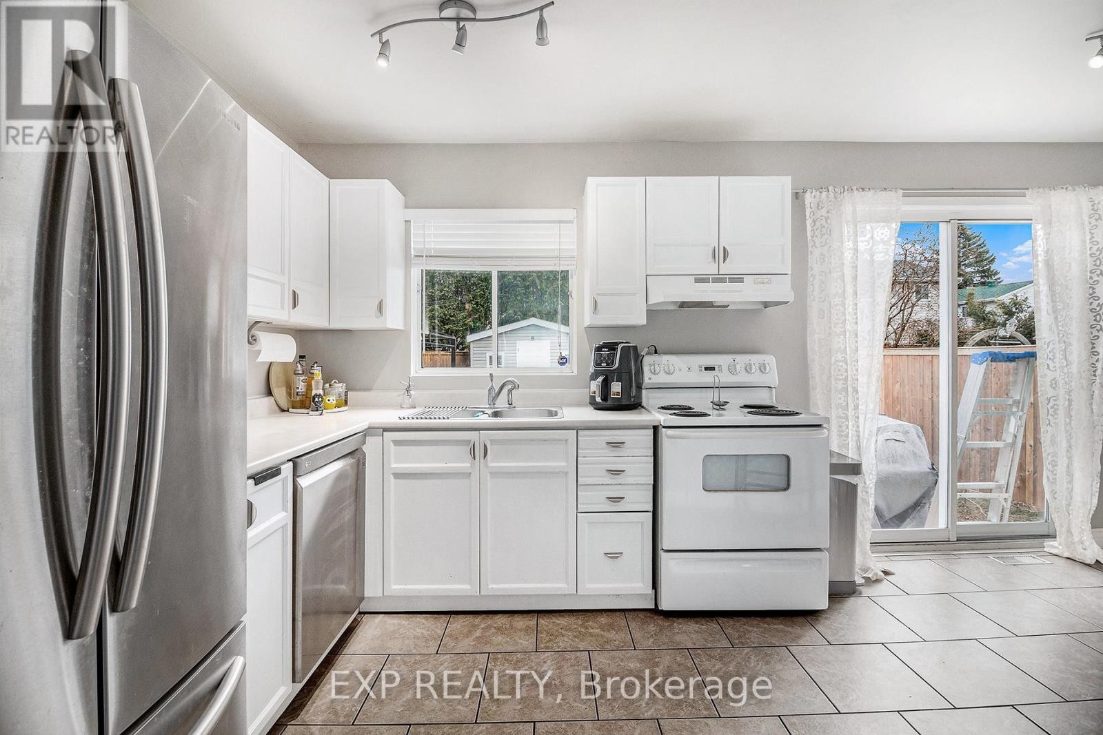 












302 COTE-ROYALE CRESCENT

,
Ottawa,




Ontario
K1E3L7

