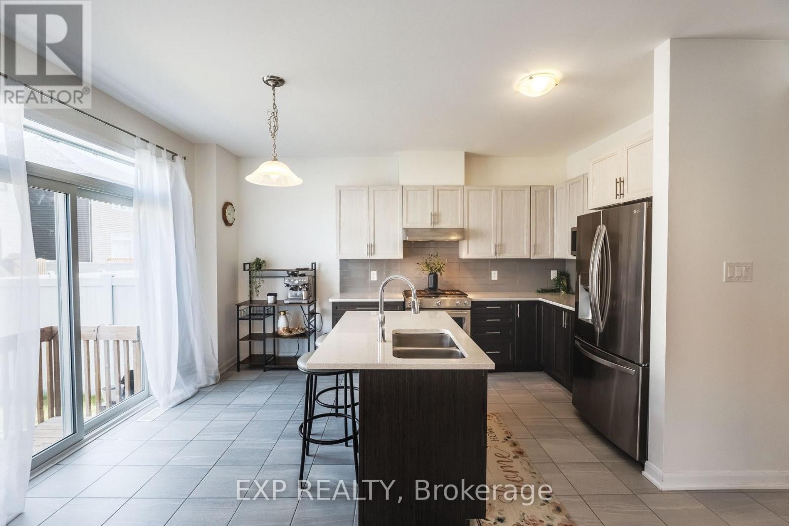 












818 CAPPAMORE DRIVE

,
Ottawa,




Ontario
K2J6V6

