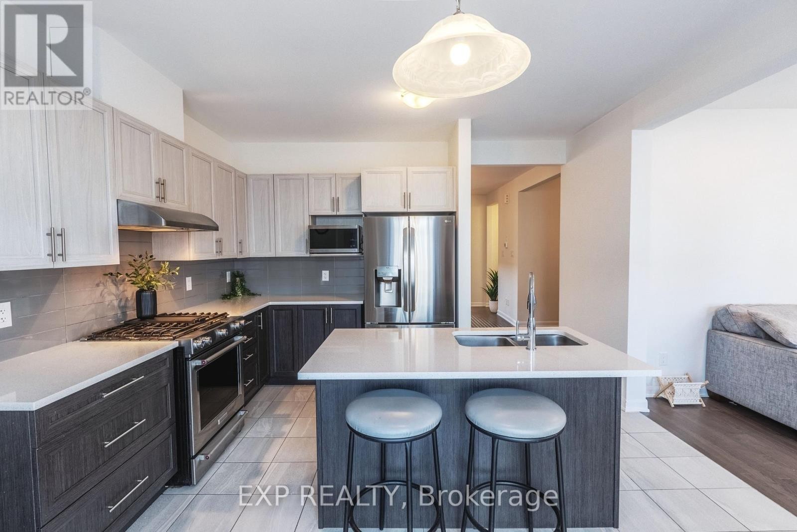 












818 CAPPAMORE DRIVE

,
Ottawa,




Ontario
K2J6V6

