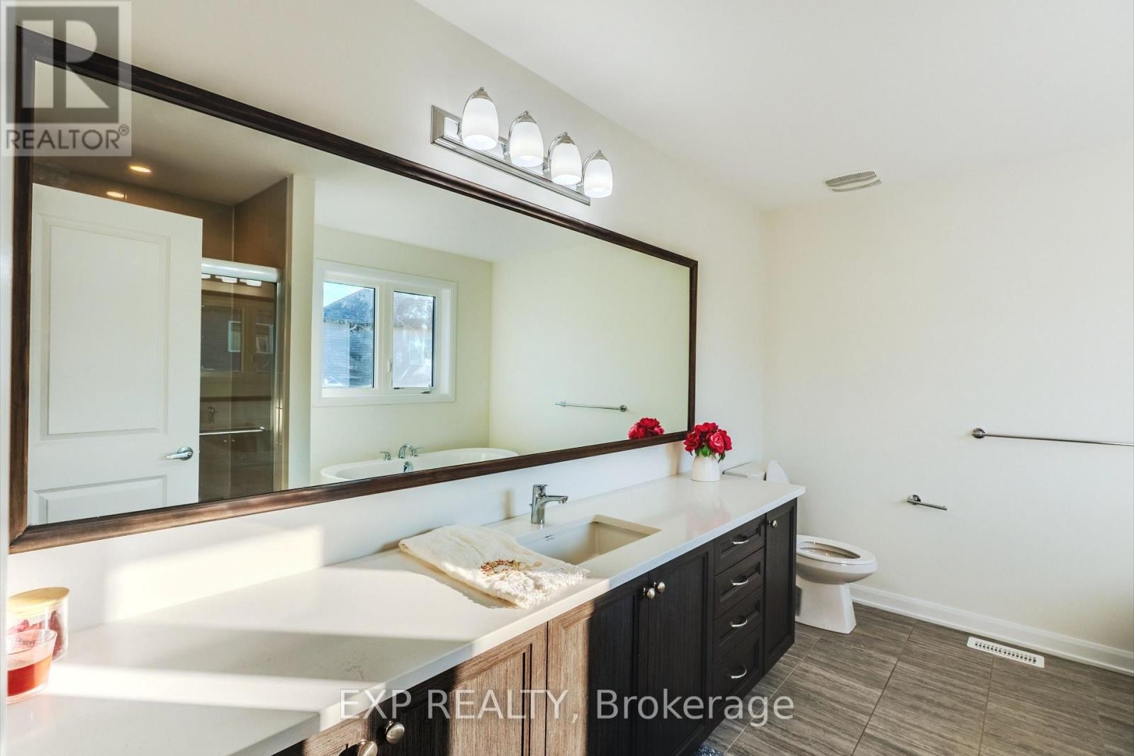 












818 CAPPAMORE DRIVE

,
Ottawa,




Ontario
K2J6V6

