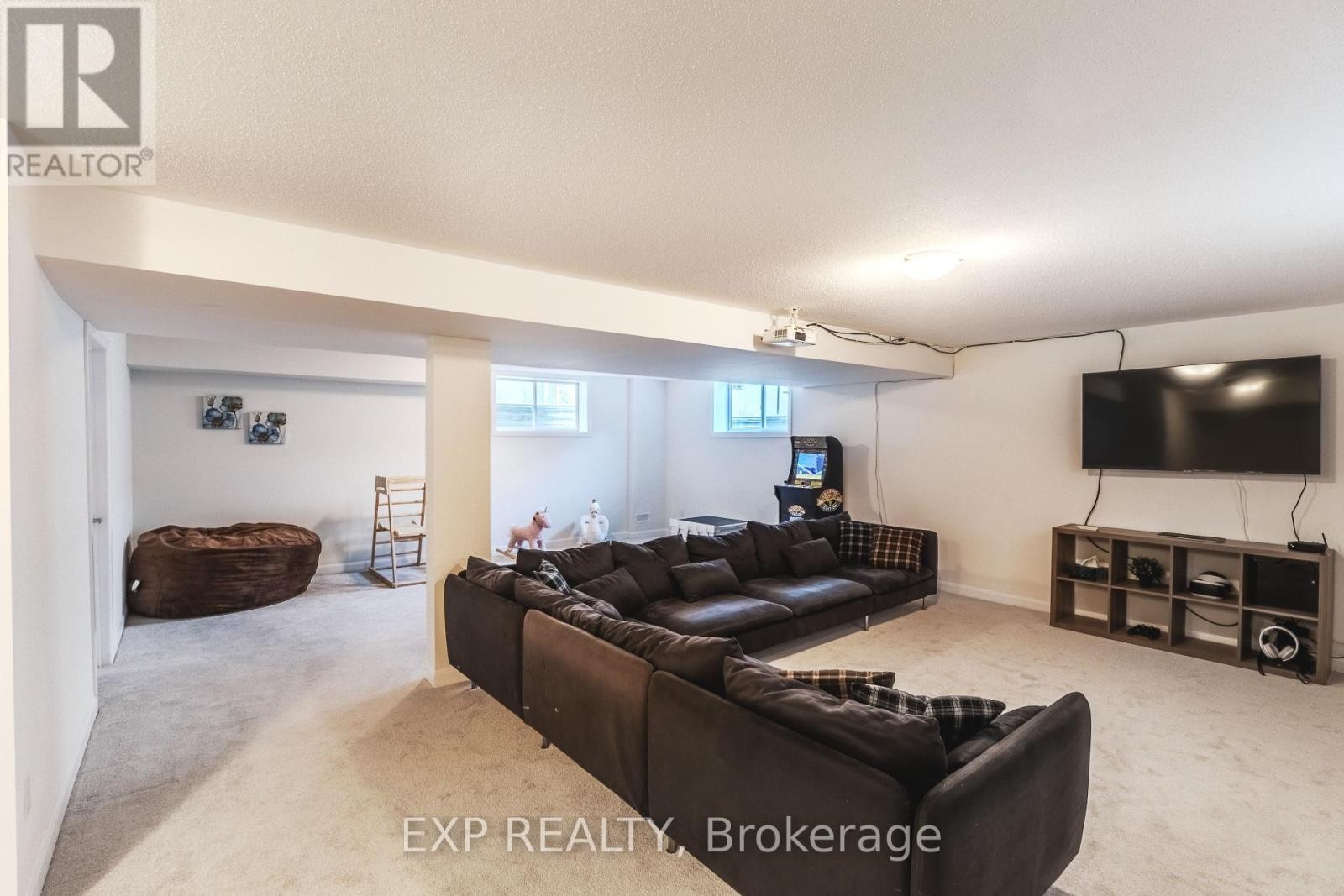 












818 CAPPAMORE DRIVE

,
Ottawa,




Ontario
K2J6V6

