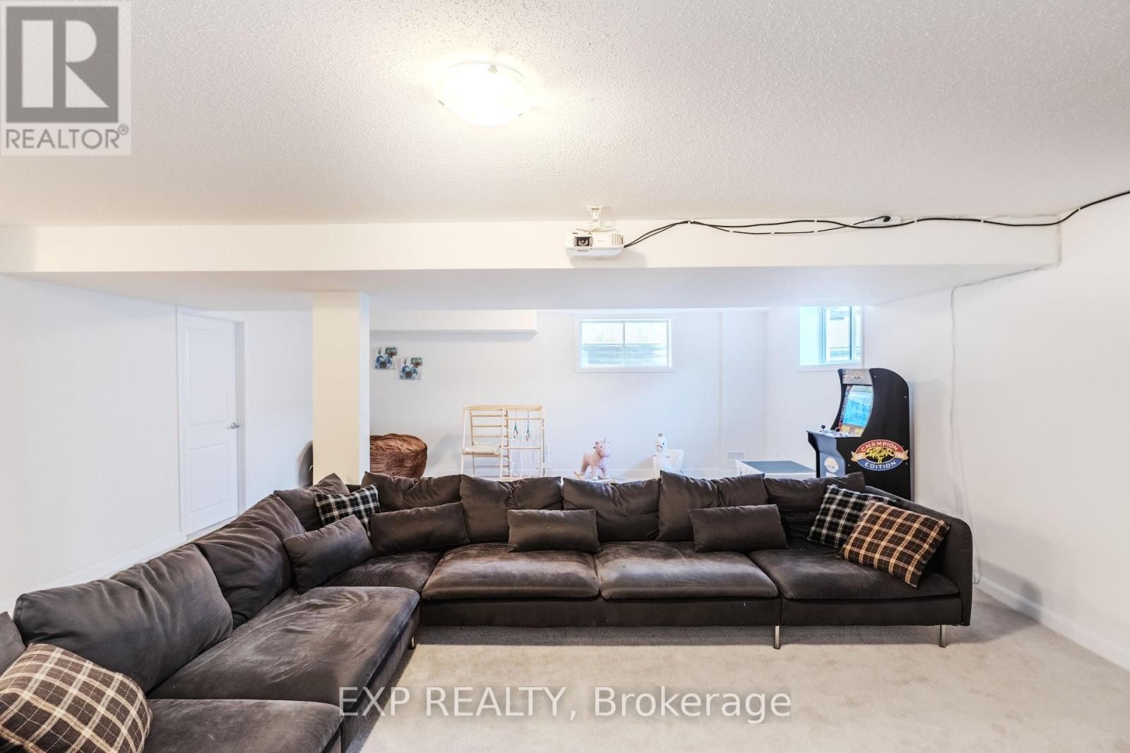 












818 CAPPAMORE DRIVE

,
Ottawa,




Ontario
K2J6V6

