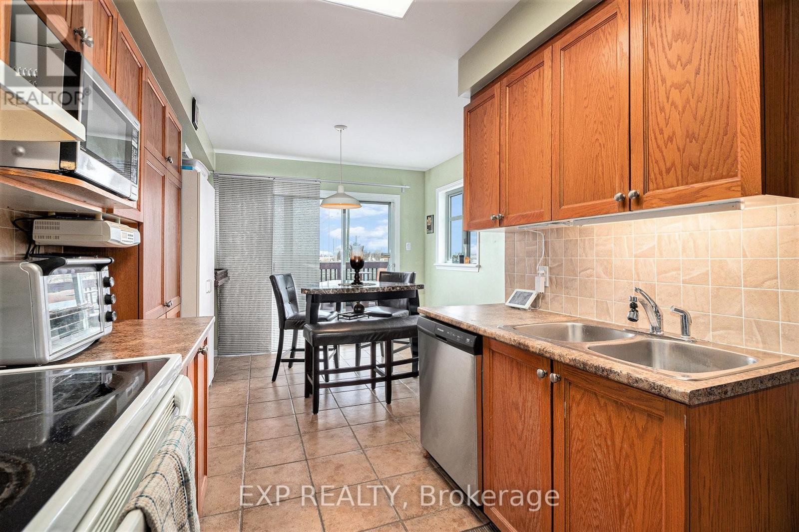 












258 TRAIL SIDE CIRCLE

,
Ottawa,




Ontario
K4A5B5


