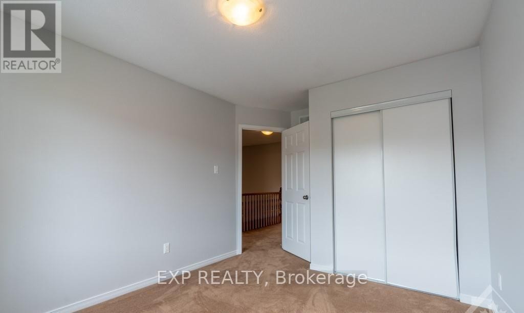 












282 MACOUN CIRCLE

,
Ottawa,




Ontario
K1T0H9

