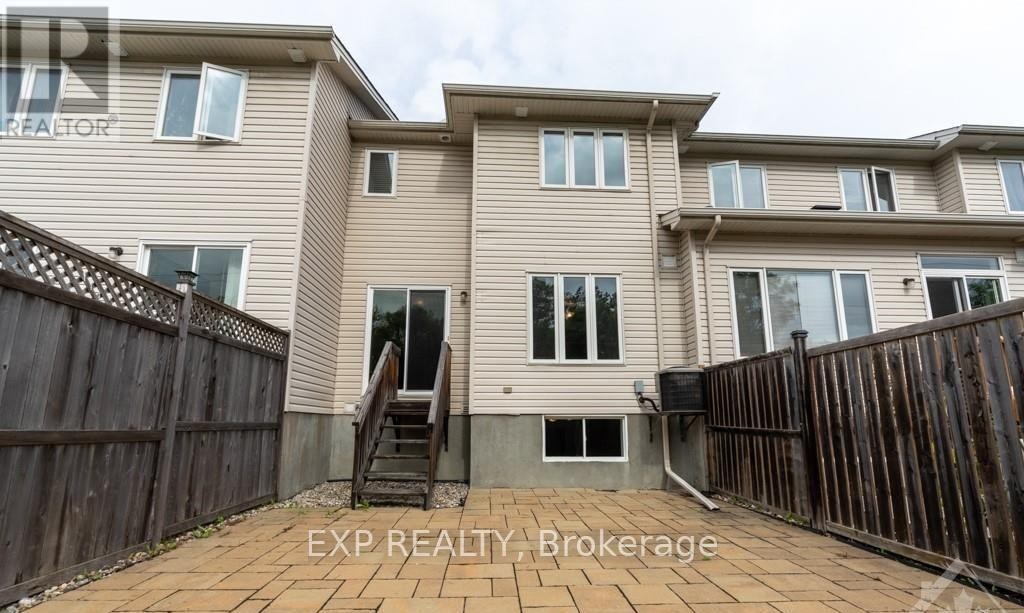 












282 MACOUN CIRCLE

,
Ottawa,




Ontario
K1T0H9

