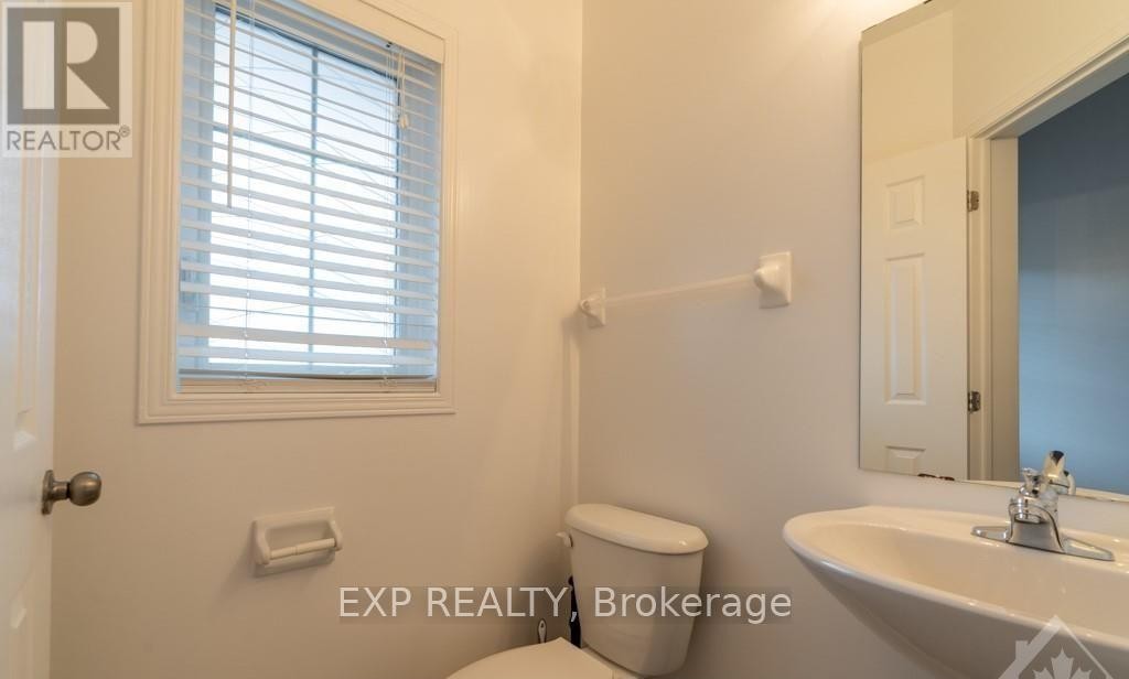 












282 MACOUN CIRCLE

,
Ottawa,




Ontario
K1T0H9

