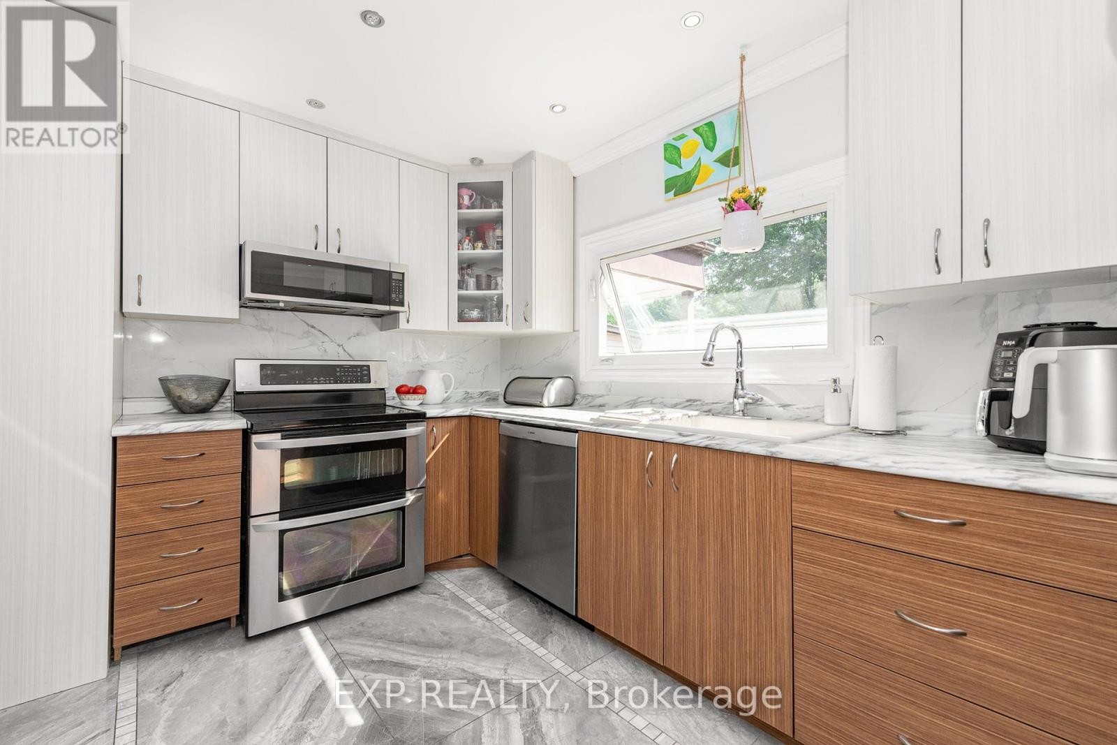 












1807 OLD SECOND LINE ROAD

,
Ottawa,




Ontario
K2K1X7

