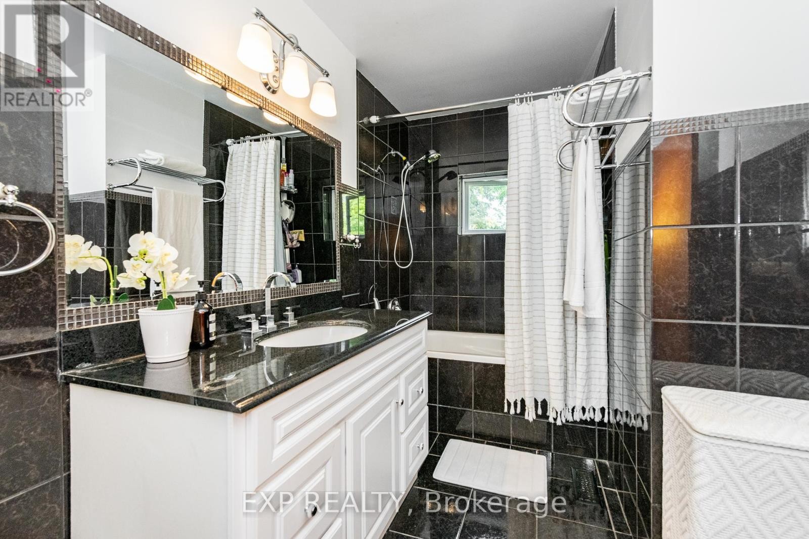 












1807 OLD SECOND LINE ROAD

,
Ottawa,




Ontario
K2K1X7

