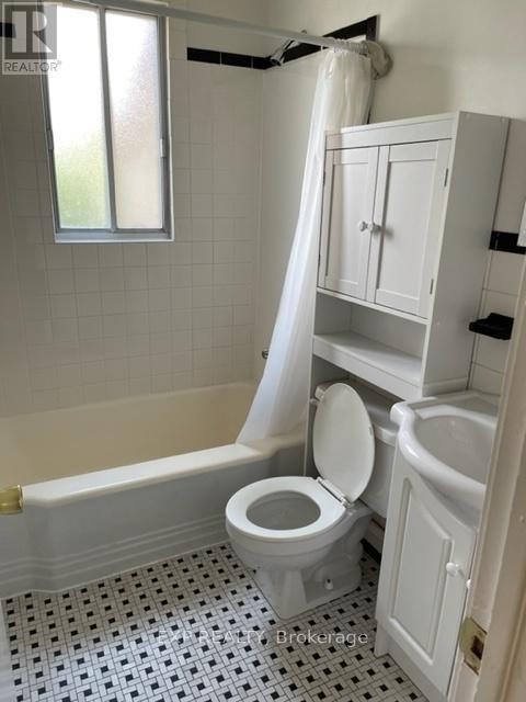 












UNIT #3 - 96 ONTARIO STREET

,
Ottawa,




Ontario
K1K1K9

