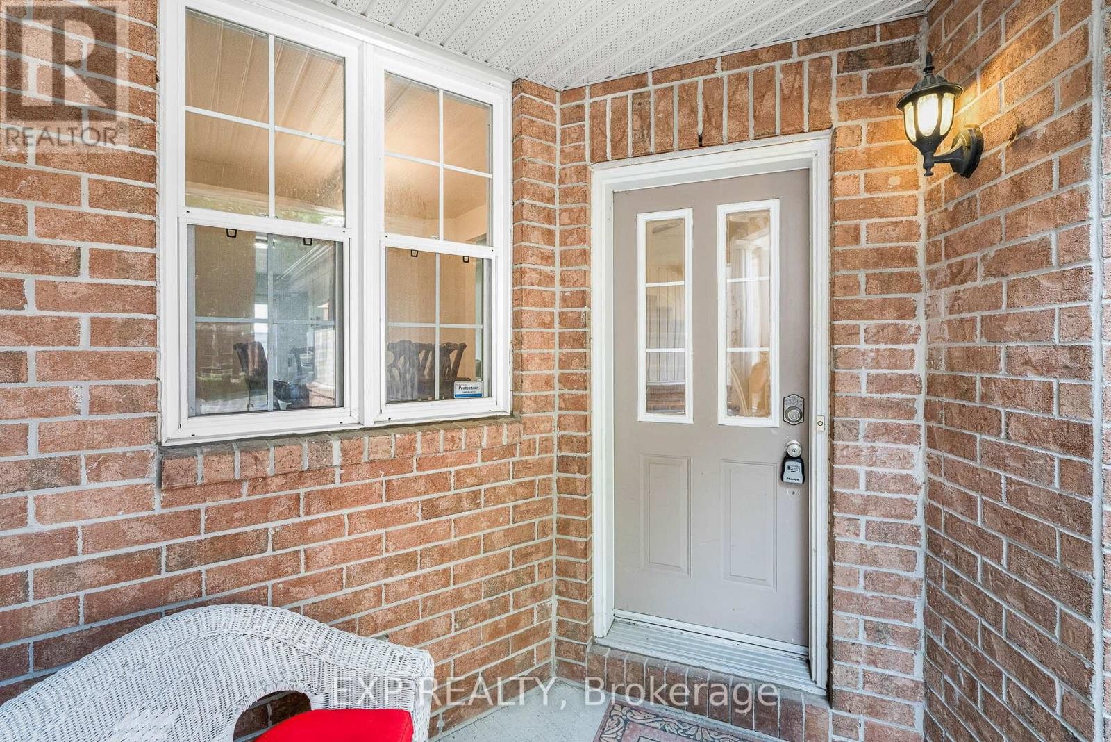 












44 TOBERMORY CRESCENT

,
Ottawa,




Ontario
K2K3M4

