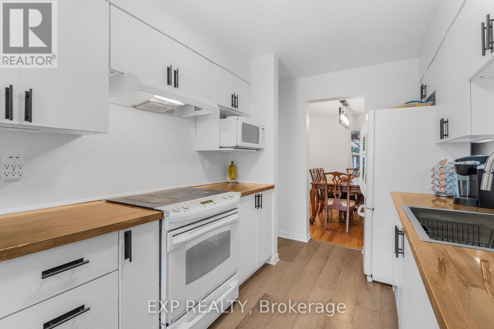 












44 TOBERMORY CRESCENT

,
Ottawa,




Ontario
K2K3M4

