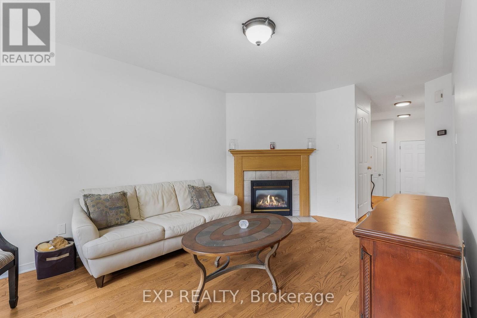 












44 TOBERMORY CRESCENT

,
Ottawa,




Ontario
K2K3M4

