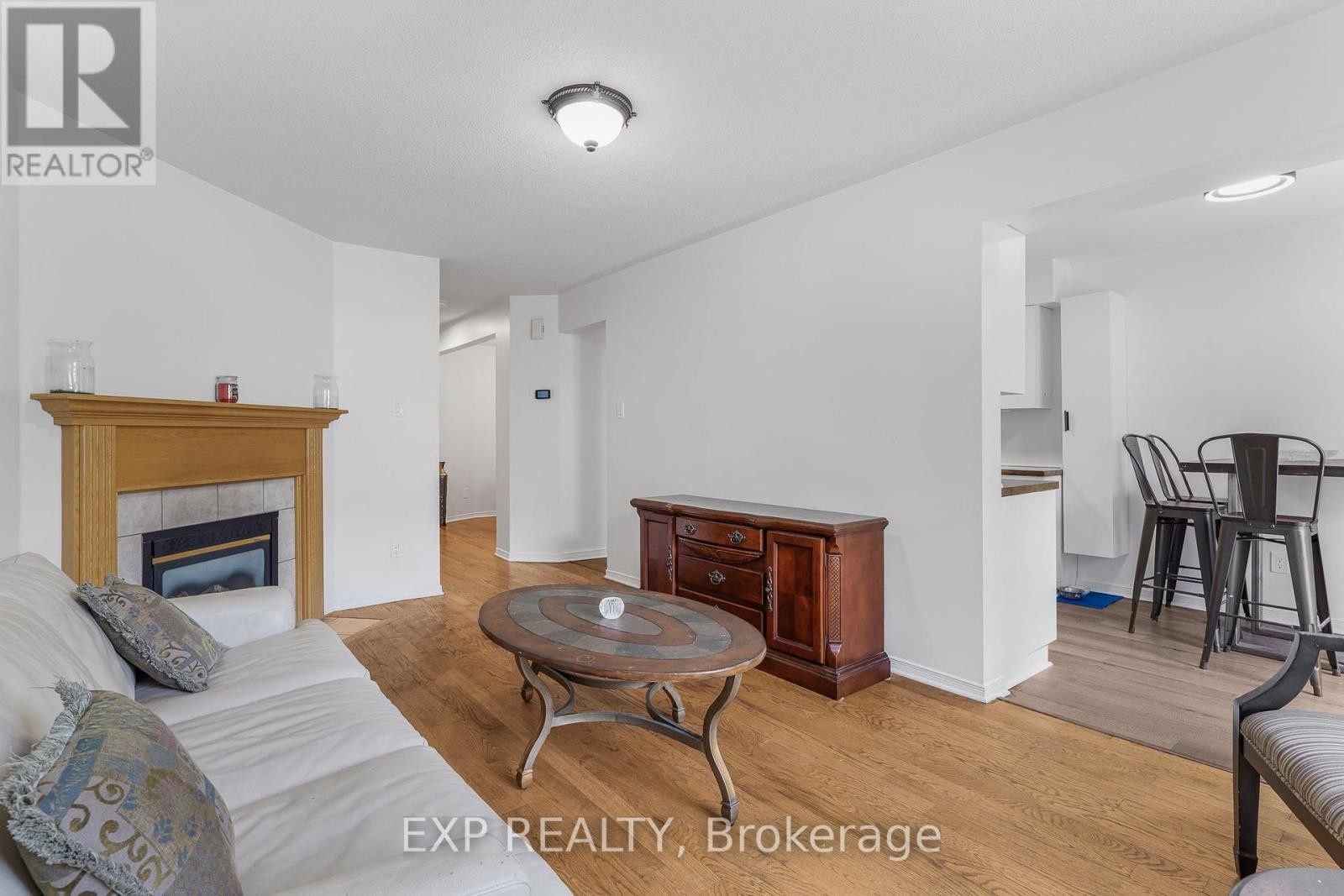 












44 TOBERMORY CRESCENT

,
Ottawa,




Ontario
K2K3M4


