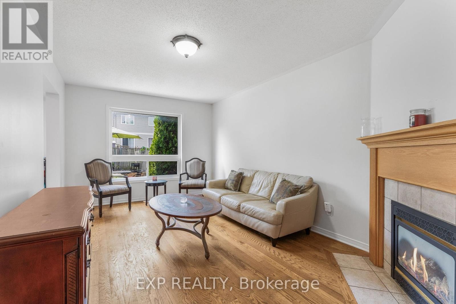 












44 TOBERMORY CRESCENT

,
Ottawa,




Ontario
K2K3M4

