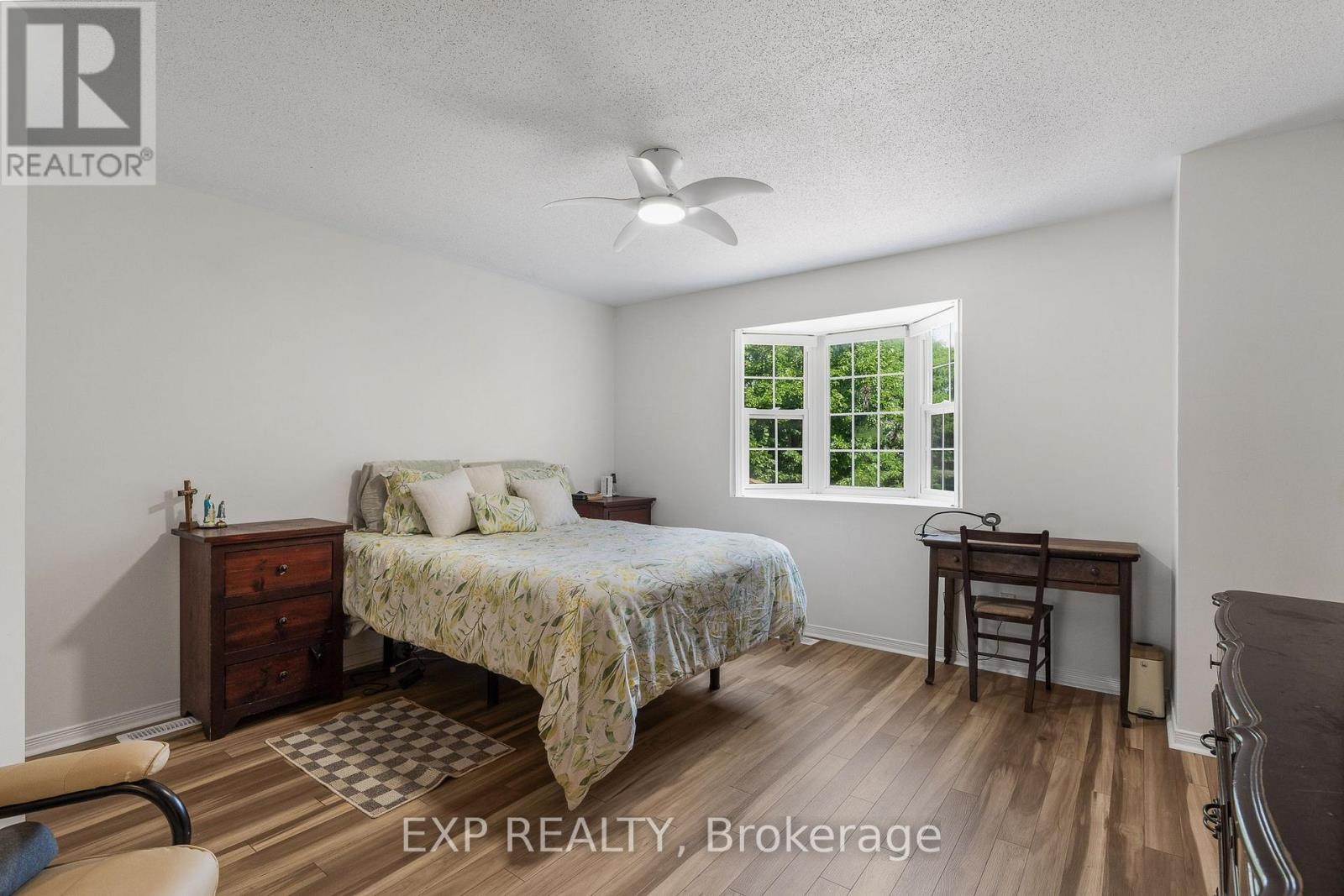 












44 TOBERMORY CRESCENT

,
Ottawa,




Ontario
K2K3M4

