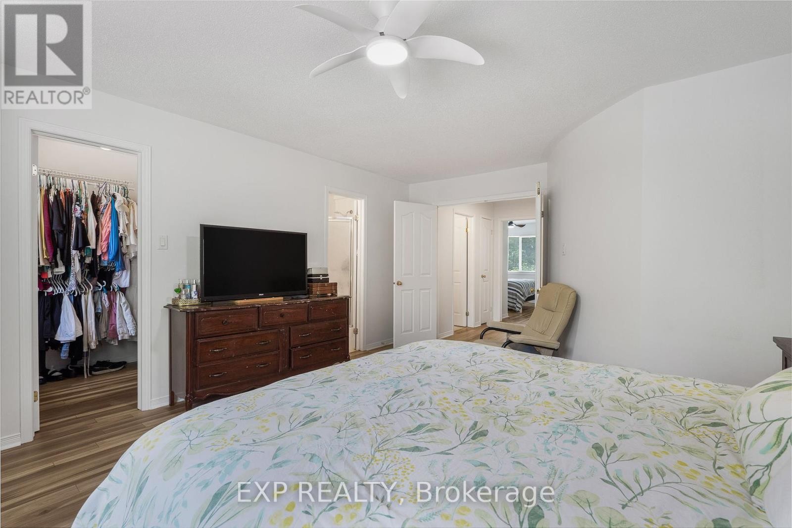 












44 TOBERMORY CRESCENT

,
Ottawa,




Ontario
K2K3M4

