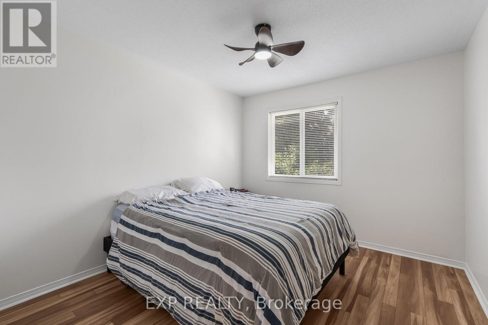 












44 TOBERMORY CRESCENT

,
Ottawa,




Ontario
K2K3M4

