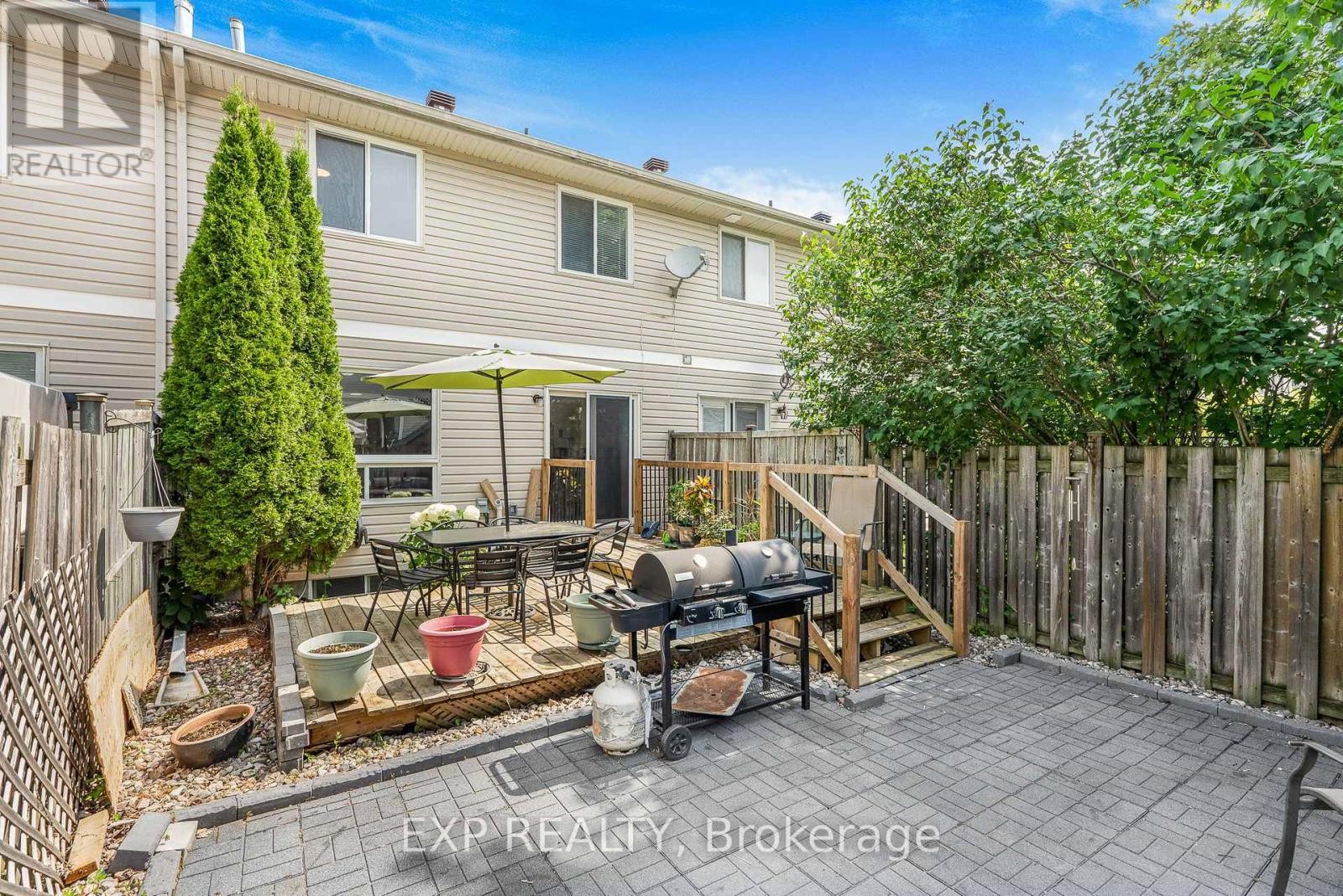 












44 TOBERMORY CRESCENT

,
Ottawa,




Ontario
K2K3M4

