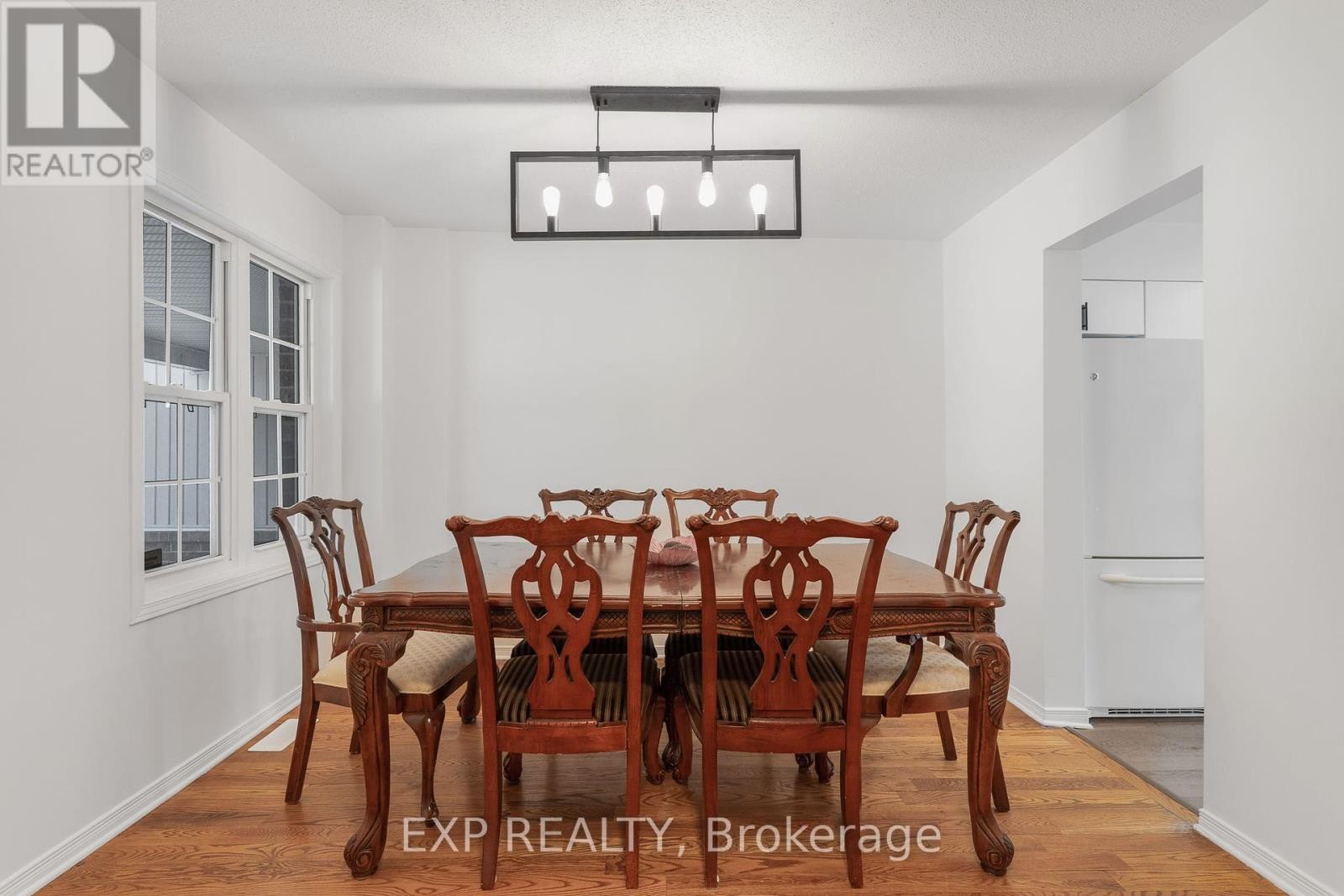












44 TOBERMORY CRESCENT

,
Ottawa,




Ontario
K2K3M4

