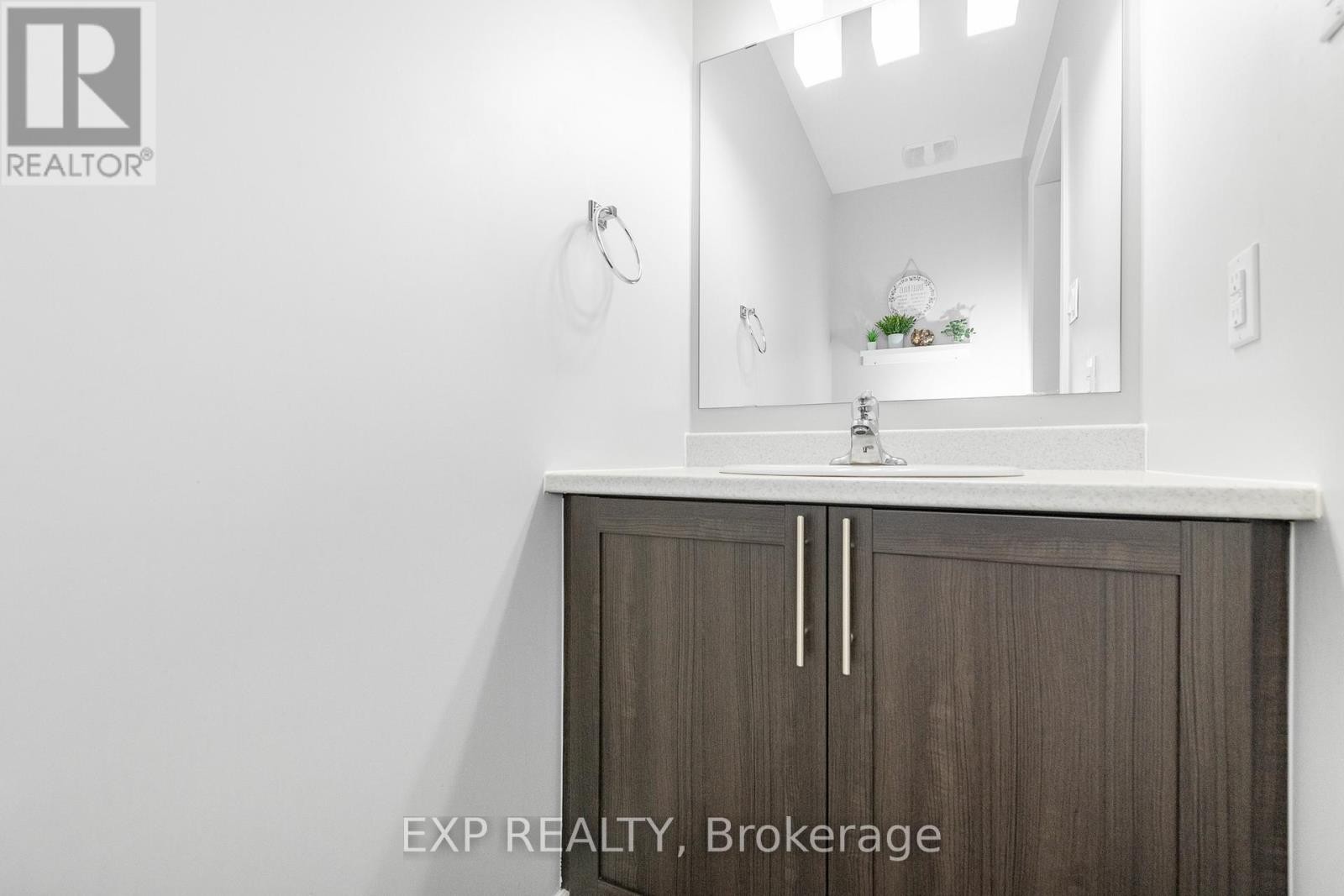 












241 KING STREET

,
Carleton Place,




Ontario
K7C1G3

