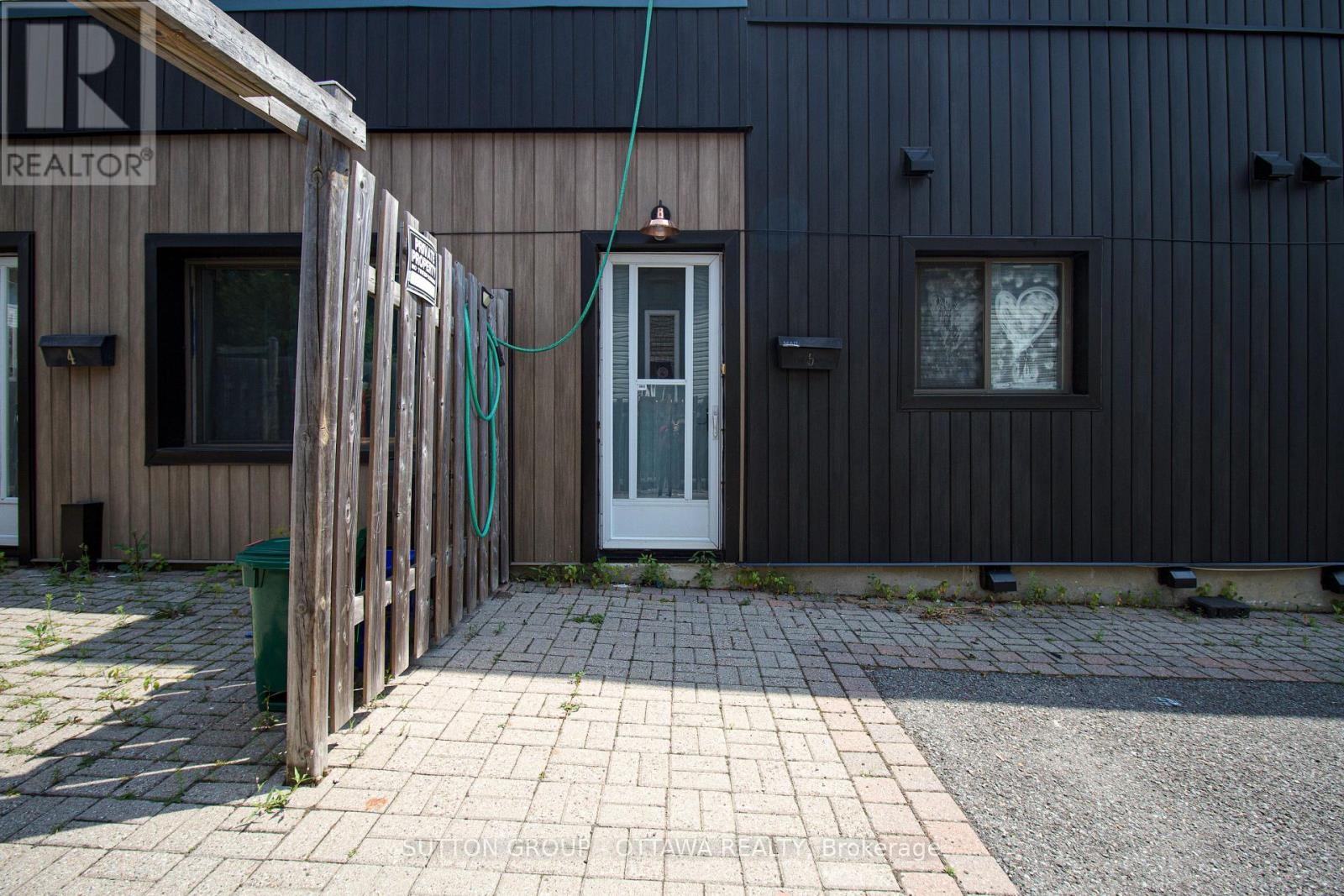












309 CYR AVENUE

,
Ottawa,




Ontario
K1L7N6

