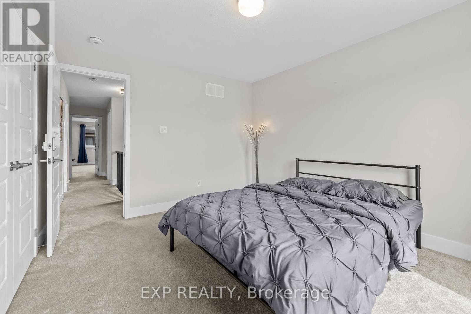 












288 BILLRIAN CRESCENT S

,
Ottawa,




Ontario
K2S3A4

