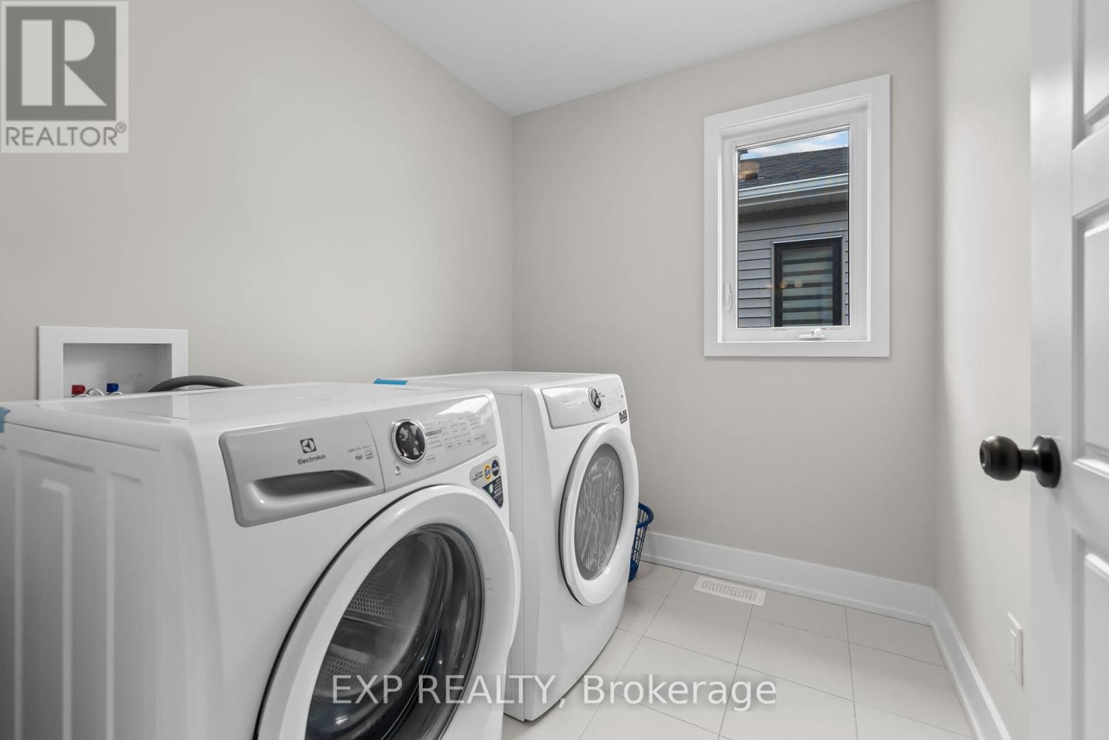 












288 BILLRIAN CRESCENT S

,
Ottawa,




Ontario
K2S3A4

