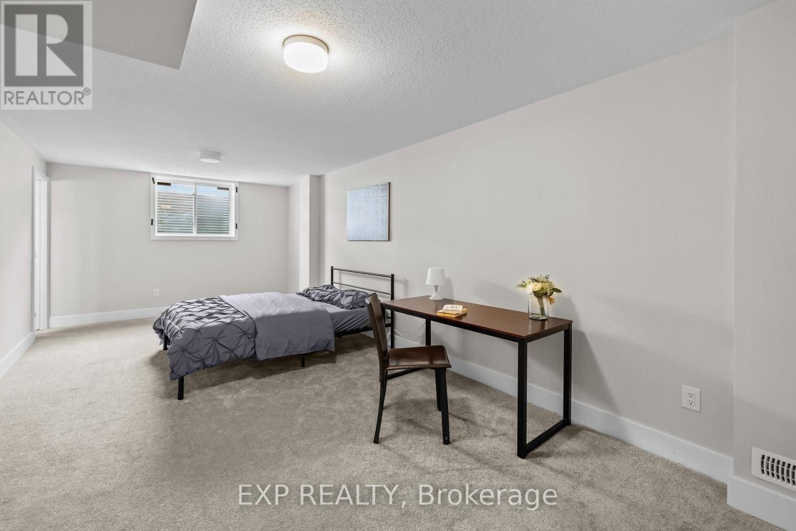 












288 BILLRIAN CRESCENT S

,
Ottawa,




Ontario
K2S3A4

