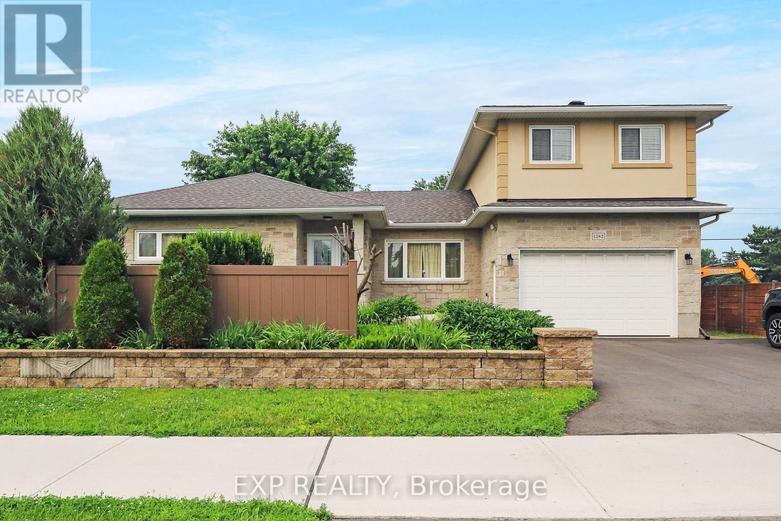 












1382 FISHER AVENUE

,
Ottawa,




Ontario
K2C1X1

