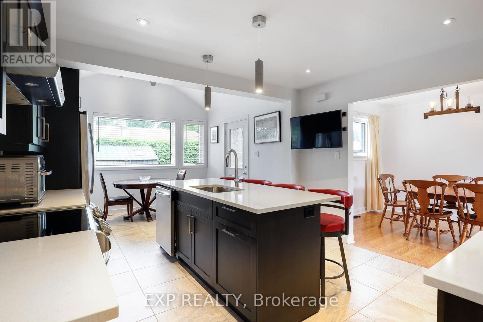 












1382 FISHER AVENUE

,
Ottawa,




Ontario
K2C1X1


