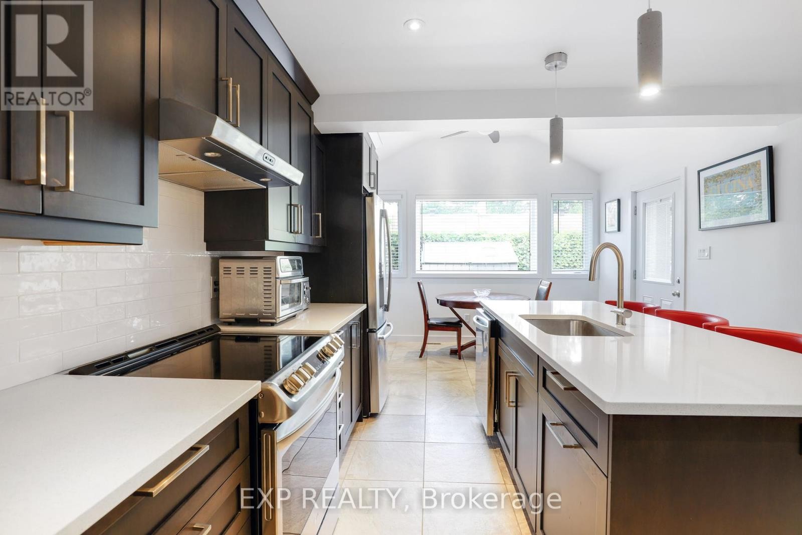 












1382 FISHER AVENUE

,
Ottawa,




Ontario
K2C1X1

