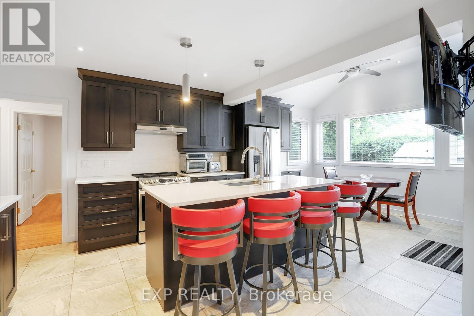 












1382 FISHER AVENUE

,
Ottawa,




Ontario
K2C1X1


