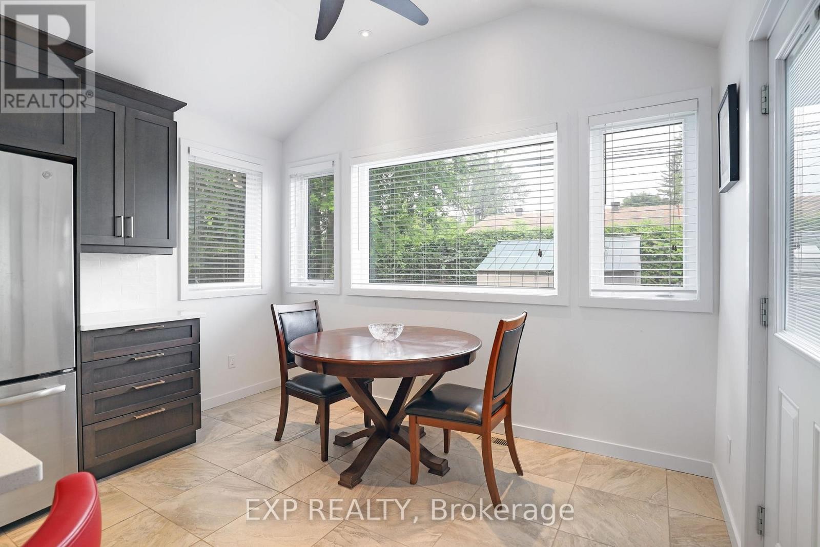 












1382 FISHER AVENUE

,
Ottawa,




Ontario
K2C1X1

