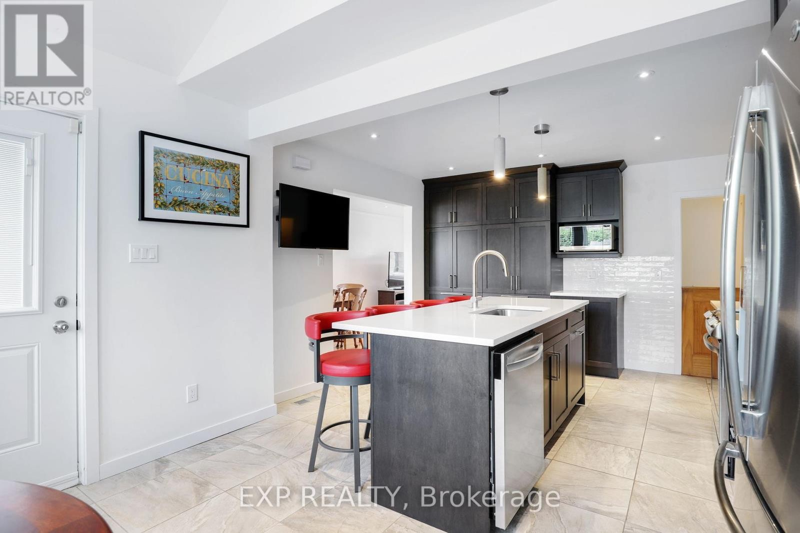 












1382 FISHER AVENUE

,
Ottawa,




Ontario
K2C1X1


