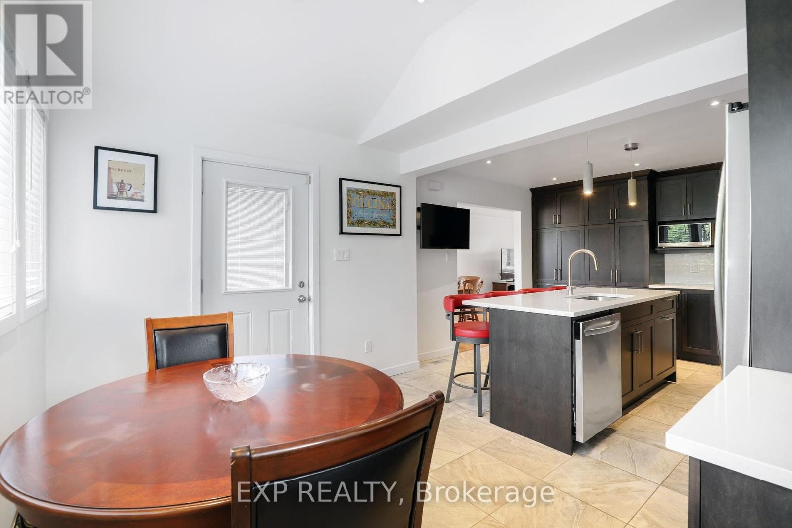 












1382 FISHER AVENUE

,
Ottawa,




Ontario
K2C1X1

