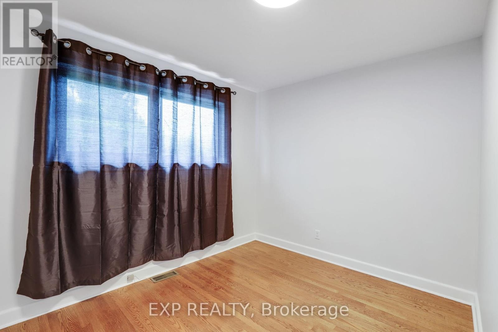 












1382 FISHER AVENUE

,
Ottawa,




Ontario
K2C1X1

