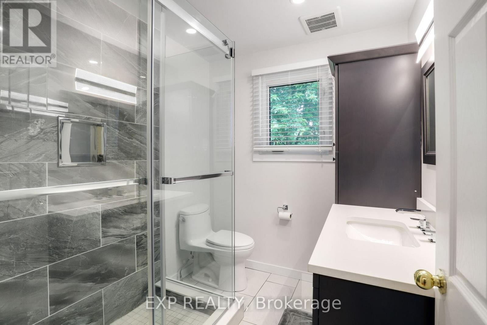 












1382 FISHER AVENUE

,
Ottawa,




Ontario
K2C1X1

