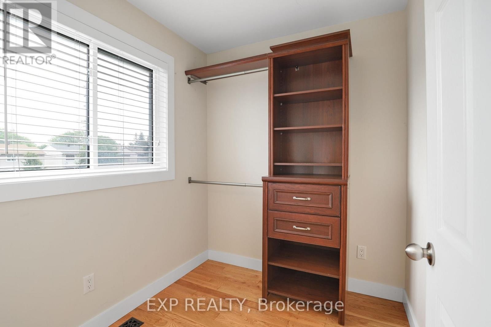












1382 FISHER AVENUE

,
Ottawa,




Ontario
K2C1X1

