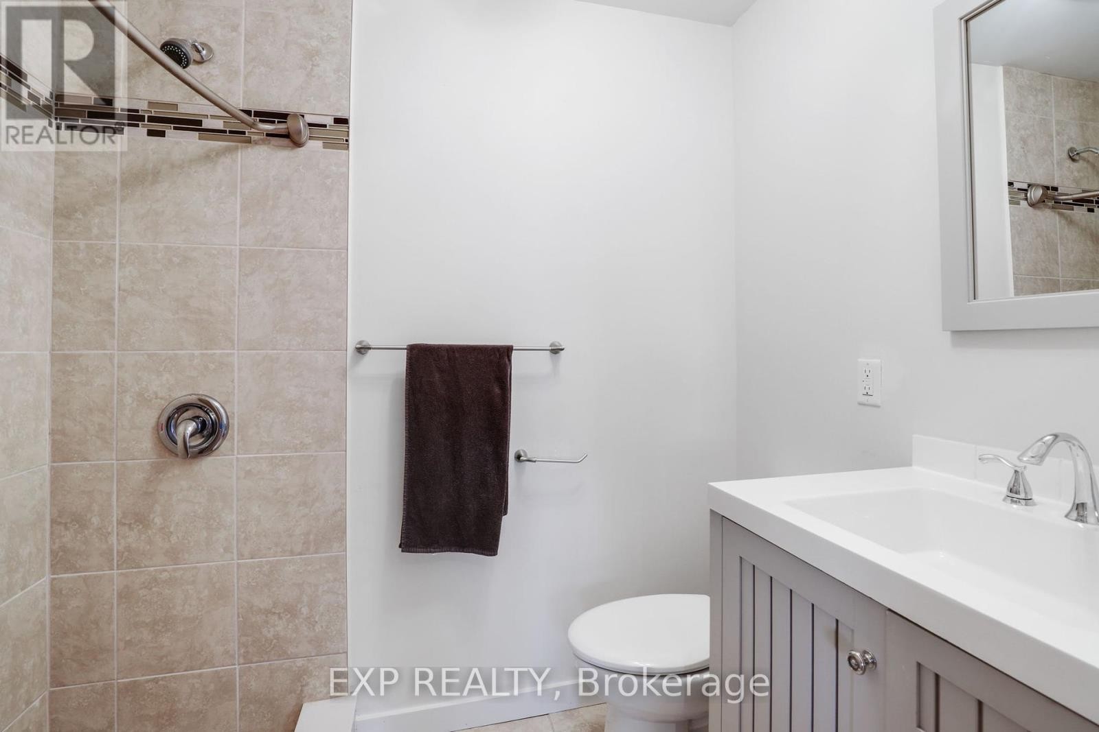 












1382 FISHER AVENUE

,
Ottawa,




Ontario
K2C1X1

