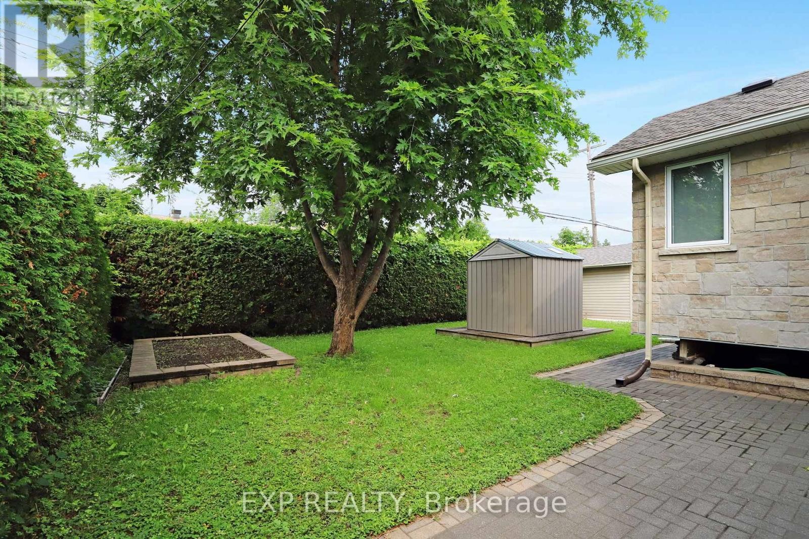 












1382 FISHER AVENUE

,
Ottawa,




Ontario
K2C1X1

