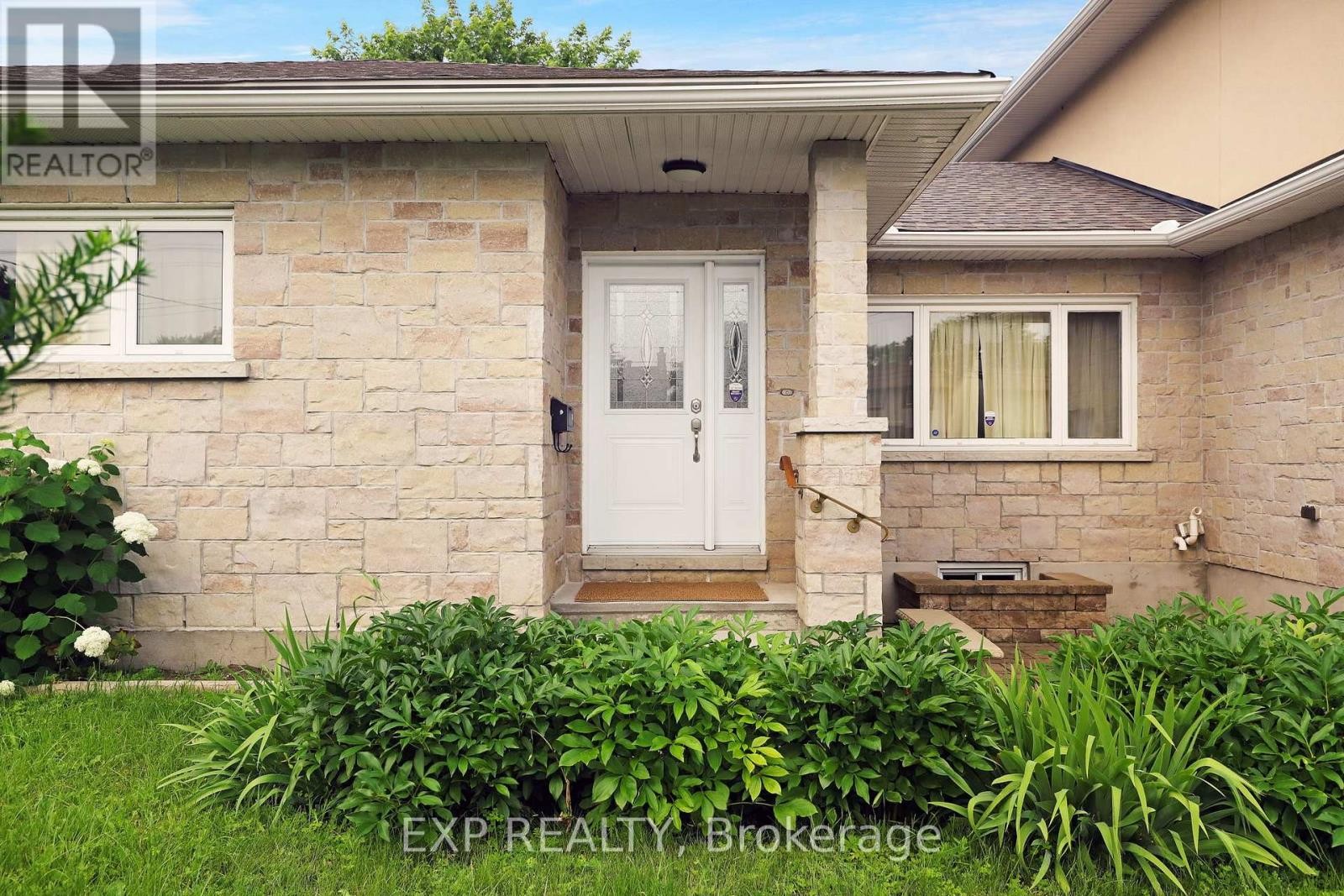 












1382 FISHER AVENUE

,
Ottawa,




Ontario
K2C1X1

