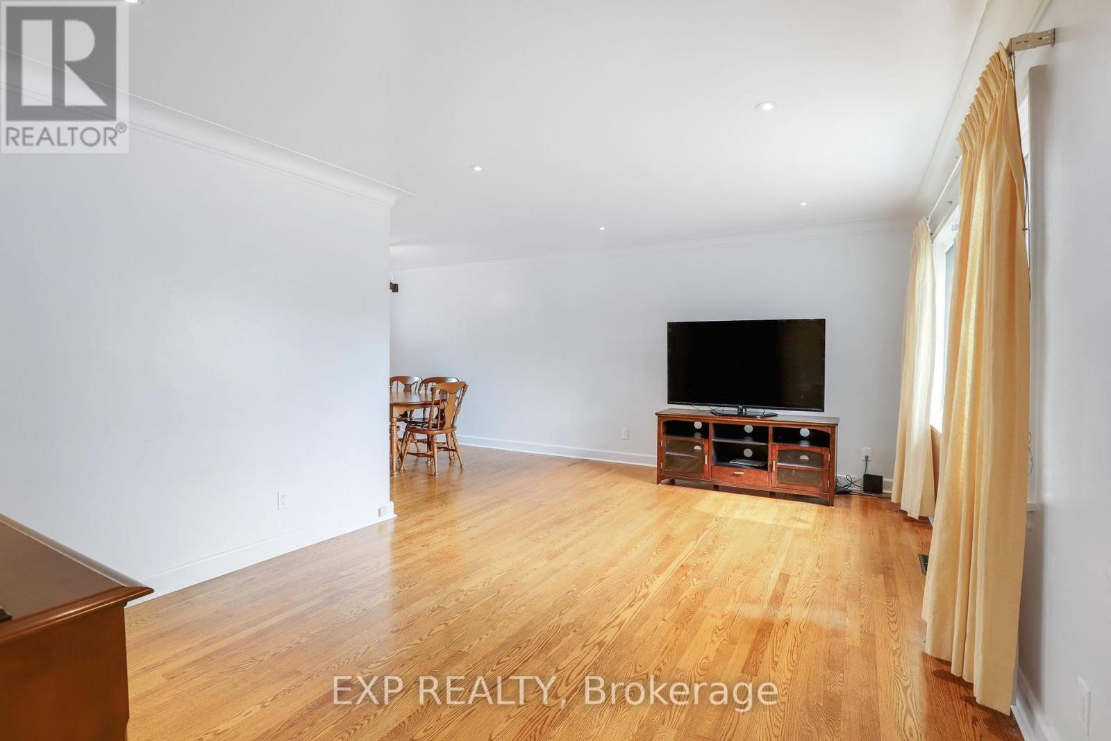 












1382 FISHER AVENUE

,
Ottawa,




Ontario
K2C1X1

