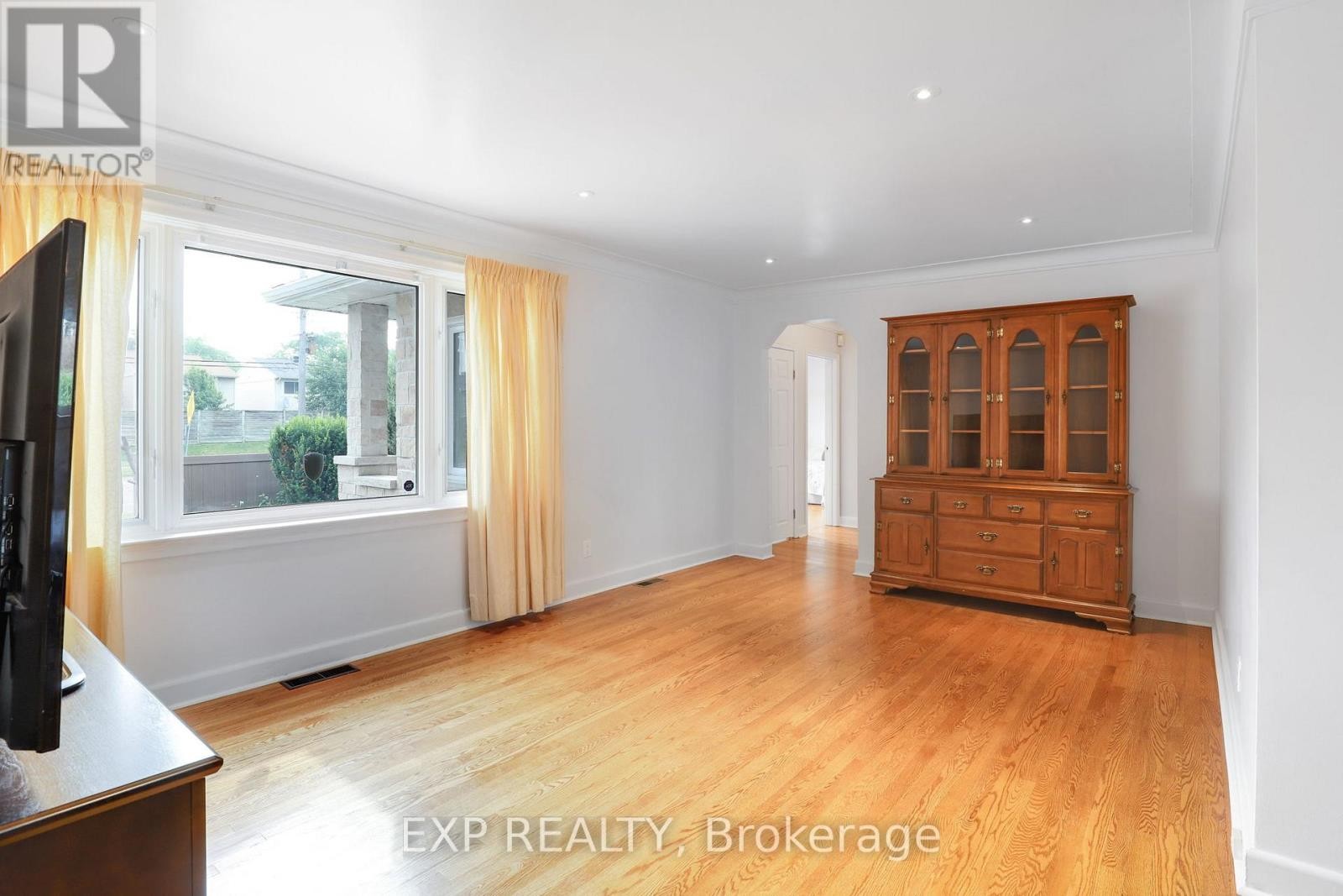 












1382 FISHER AVENUE

,
Ottawa,




Ontario
K2C1X1

